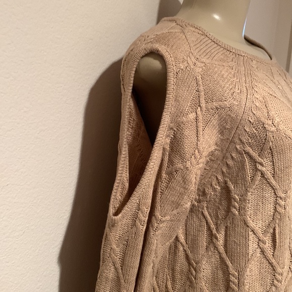 Cold shoulder knit sweater - Picture 3 of 6